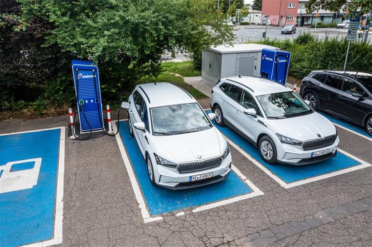 Mainova-E-Autos an den Ladesäulen