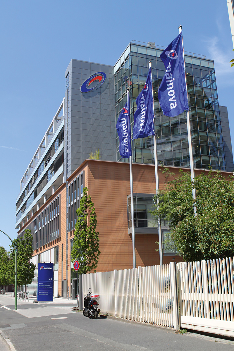 Ein modernes Bürogebäude der Mainova AG in der Solmsstraße.