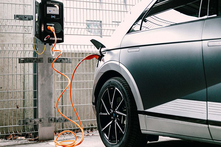 Elektroladesäulen am SGE ProfiCamp