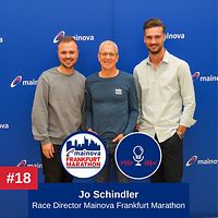 © Mainova Jo Schindler steht vor einer Mainova Fotowand