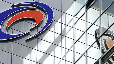 Mainova Logo an der Außenwand der Zentrale