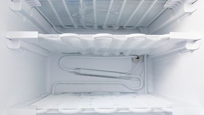 Vereistes Gefrierfach eines Kühlschranks