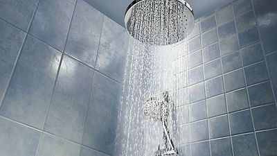 Wasser läuft aus Duschbrause