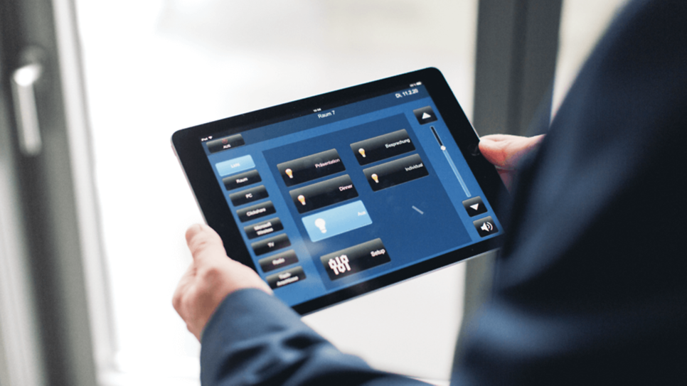 Tablet mit Programm zur Lichtsteuerung