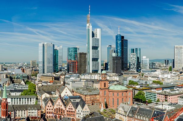 Skyline und weitere Gebäude der Innenstadt Frankfurts